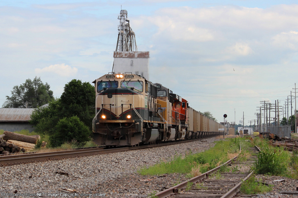 BNSF 9595 leads this nice empty coal.